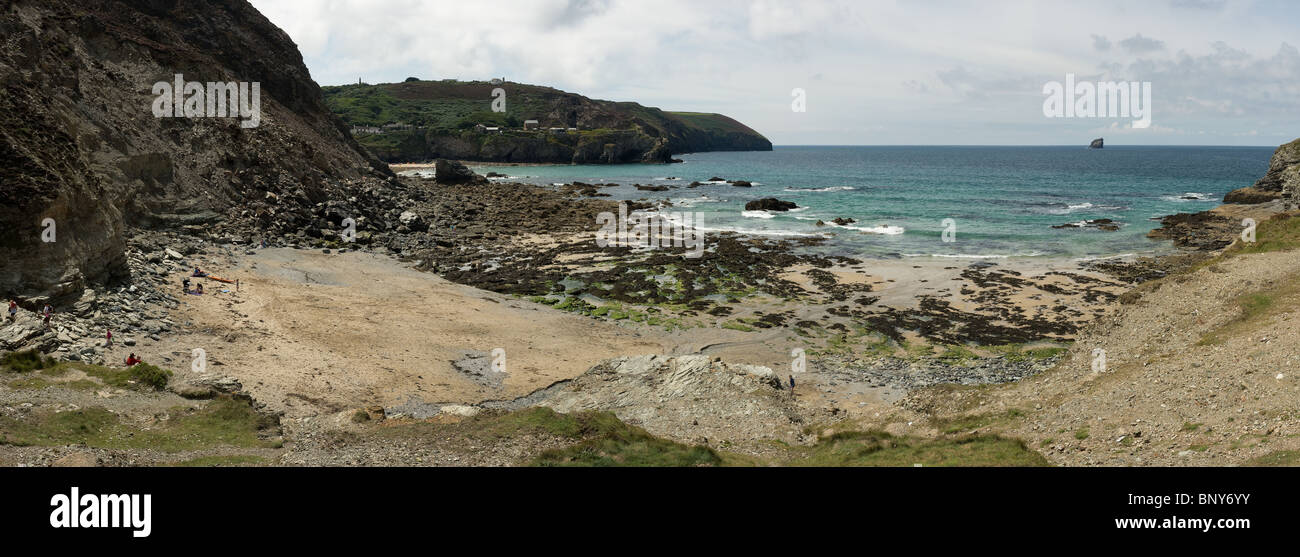 Einen Panoramablick auf trevellas Porth auf der Nordküste von Cornwall. Stockfoto
