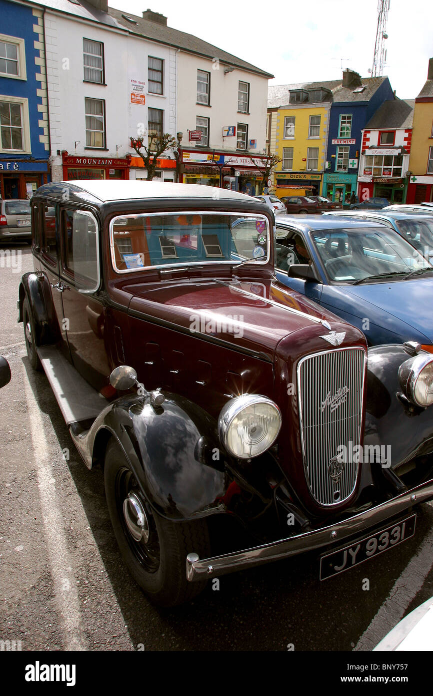 Waterford, Irland, Dungarvan, alten Vintage Austin sechs Autos geparkt in Grafton Square Stockfoto