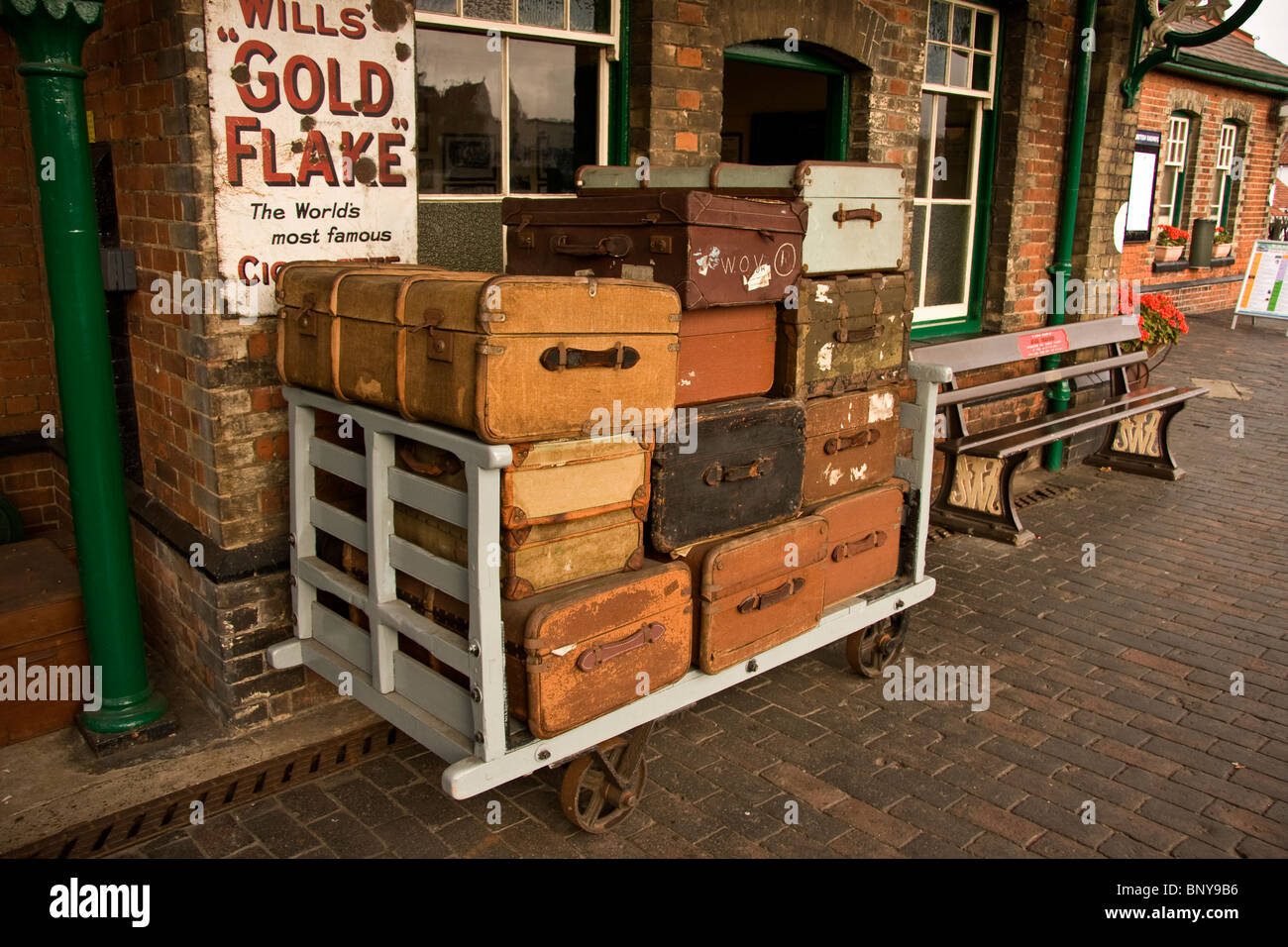 Alte Koffer Sheringham Railway Station Norfolk England Stockfoto