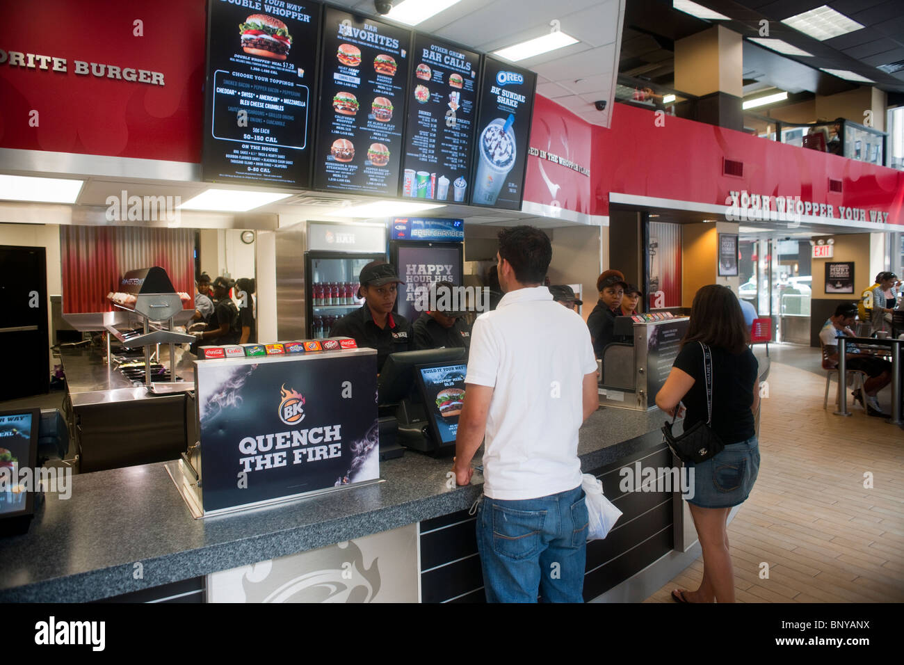 Eine brandneue Burger King Whopper Bar-Fastfood-Restaurant in Midtown Manhattan in New York Stockfoto