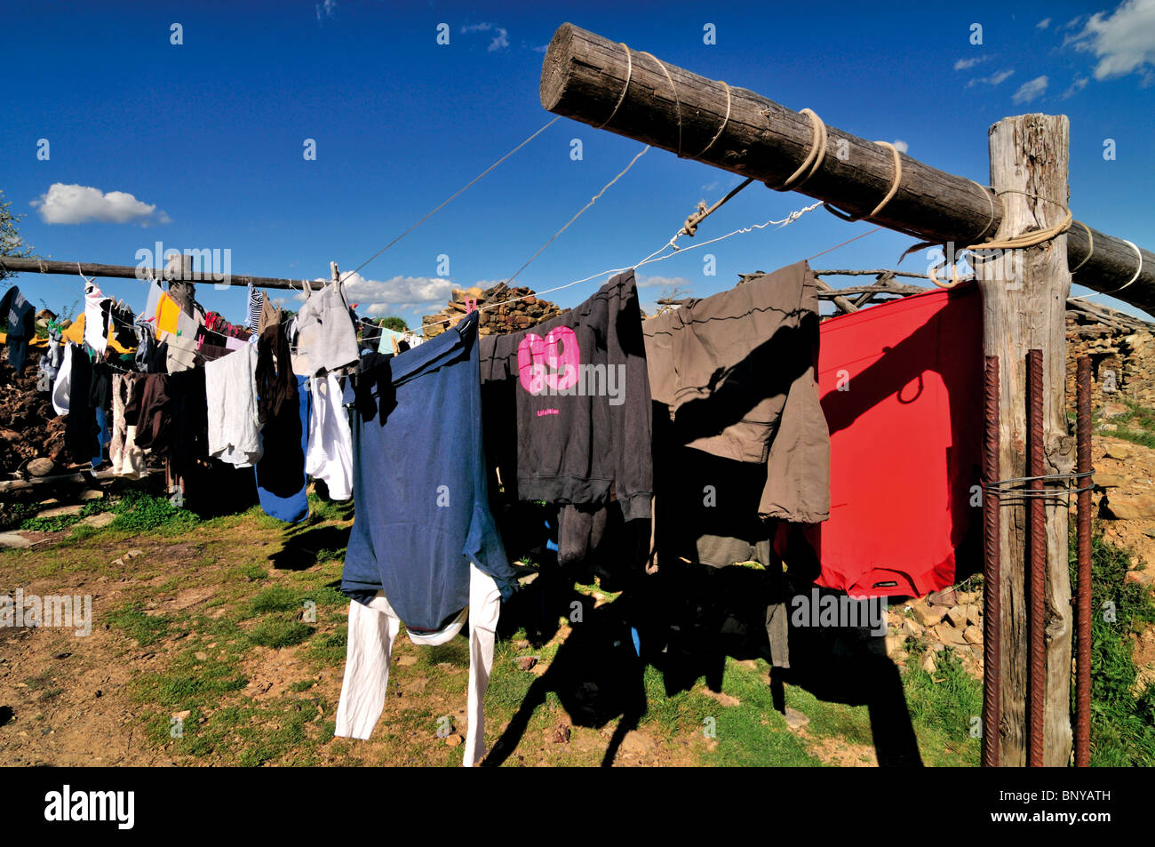 Wäsche waschen in spanien -Fotos und -Bildmaterial in hoher Auflösung –  Alamy