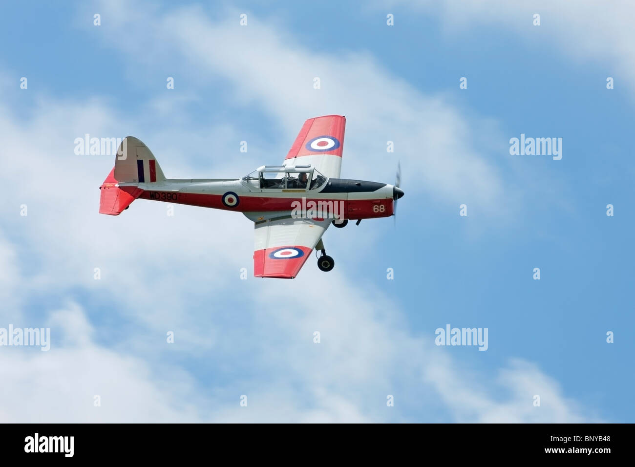 De Havilland (Kanada) DHC-1 Chipmunk 22 T10 WD390 68 G-BWNK während des Fluges am Wickenby Flugplatz Stockfoto