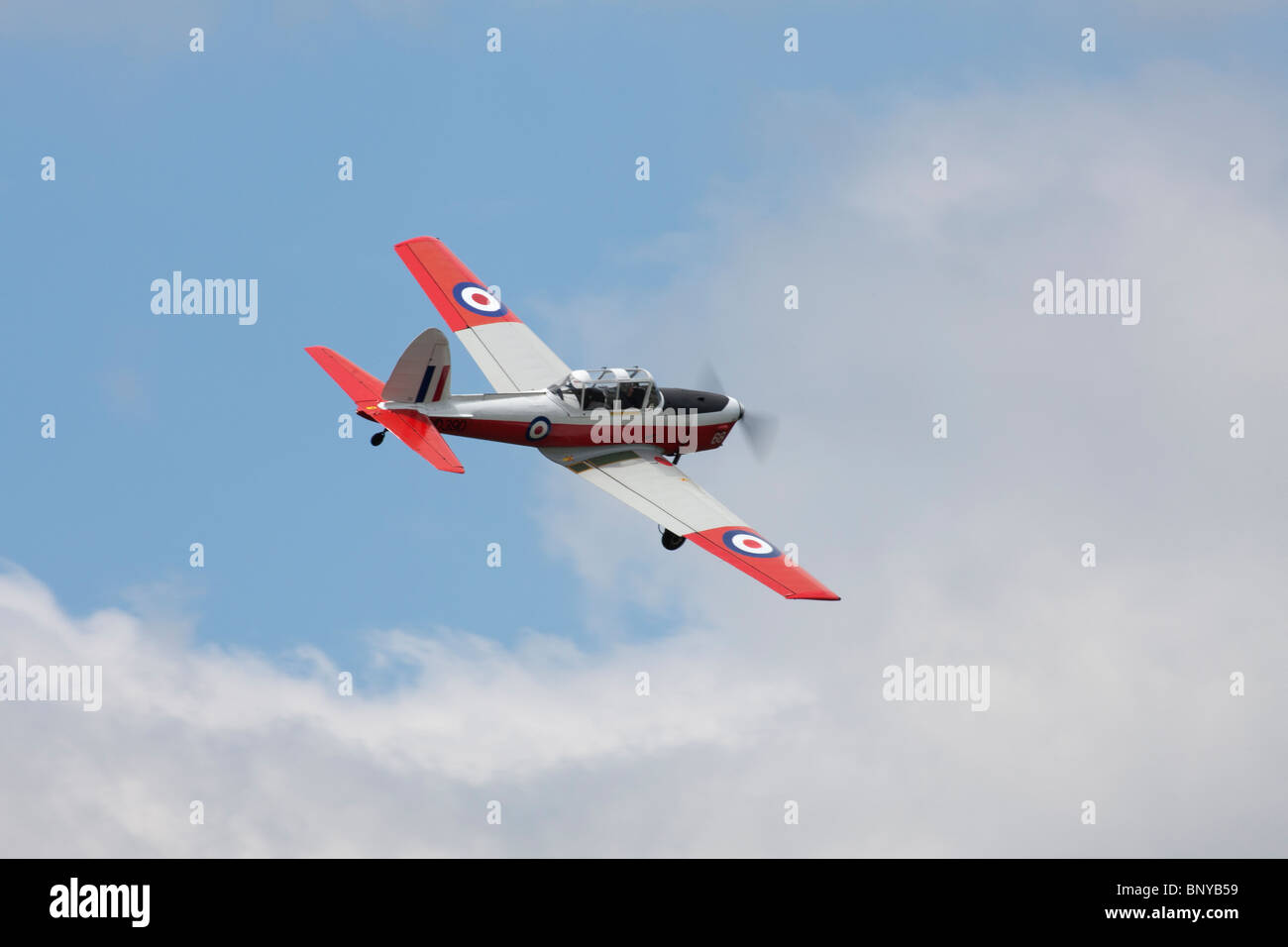 De Havilland (Kanada) DHC-1 Chipmunk 22 T10 WD390 68 G-BWNK während des Fluges am Wickenby Flugplatz Stockfoto