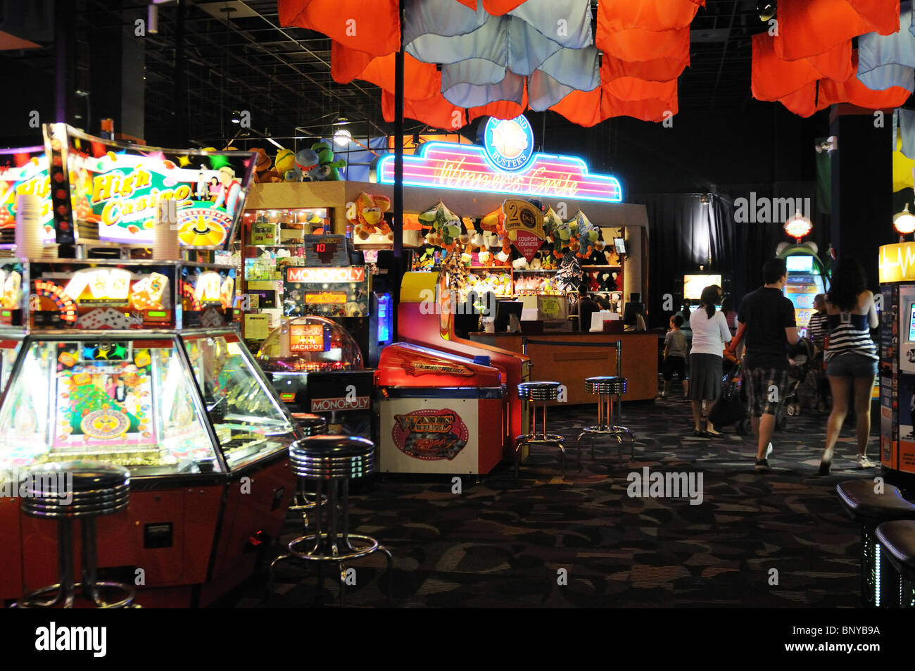 Eine Spielhalle in Midtown Manhattan. Stockfoto