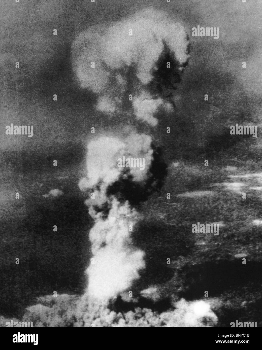 HIROSHIMA die Atombombe "Little Boy" wird durch die b-29 Bomber Enola Gay am 6. August 1945 gelöscht. Stockfoto