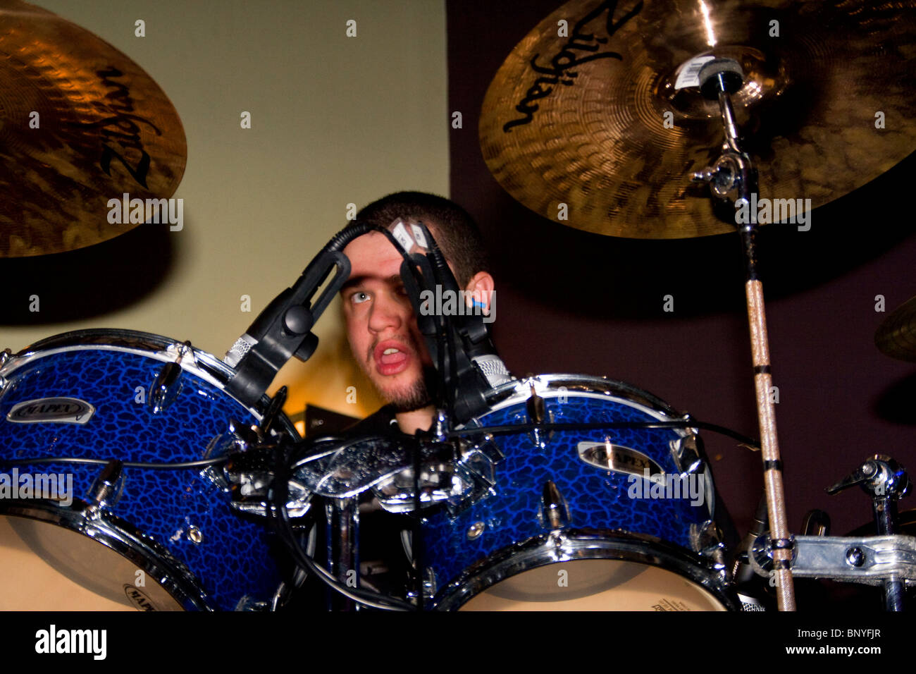 Schlagzeuger der Midnight Blues Band während der Dundee Blues Bonanza 2010 die live in der Capitol/Lloyds Bar, UK Stockfoto