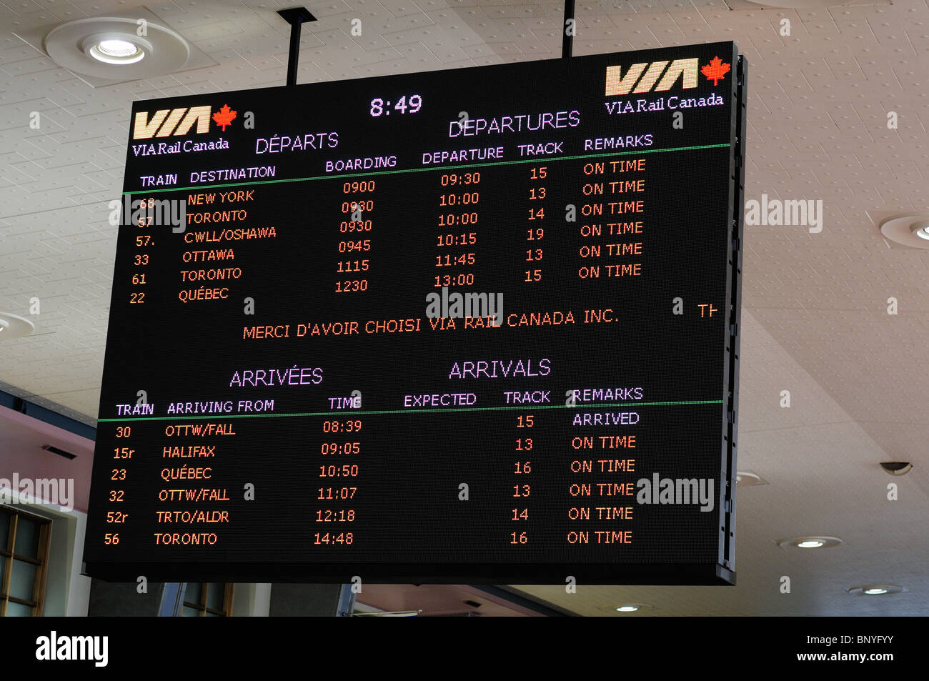 Kanadische über Rail Train Zeitplan Board im Zentrum von Montreal Bahnhof Stockfoto