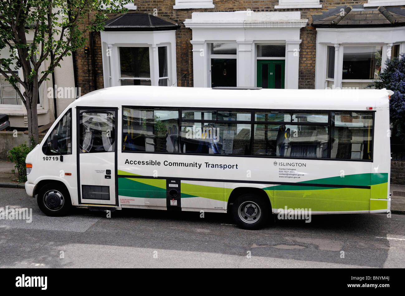 Zugängliche Community Transportfahrzeug Islington London England UK Stockfoto