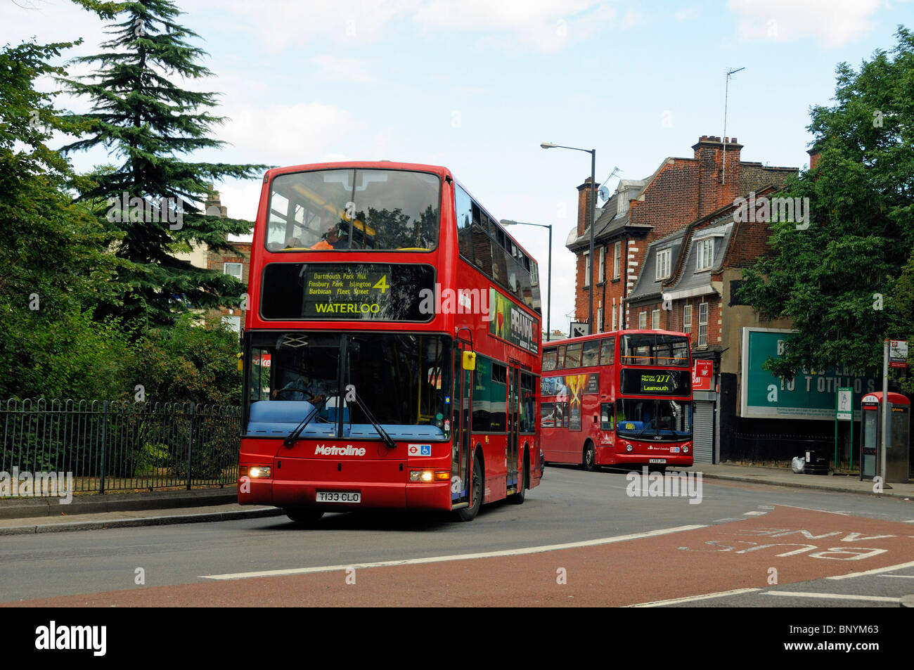 Bus Nr. 4 in Highbury Corner Kreisverkehr Stockfoto