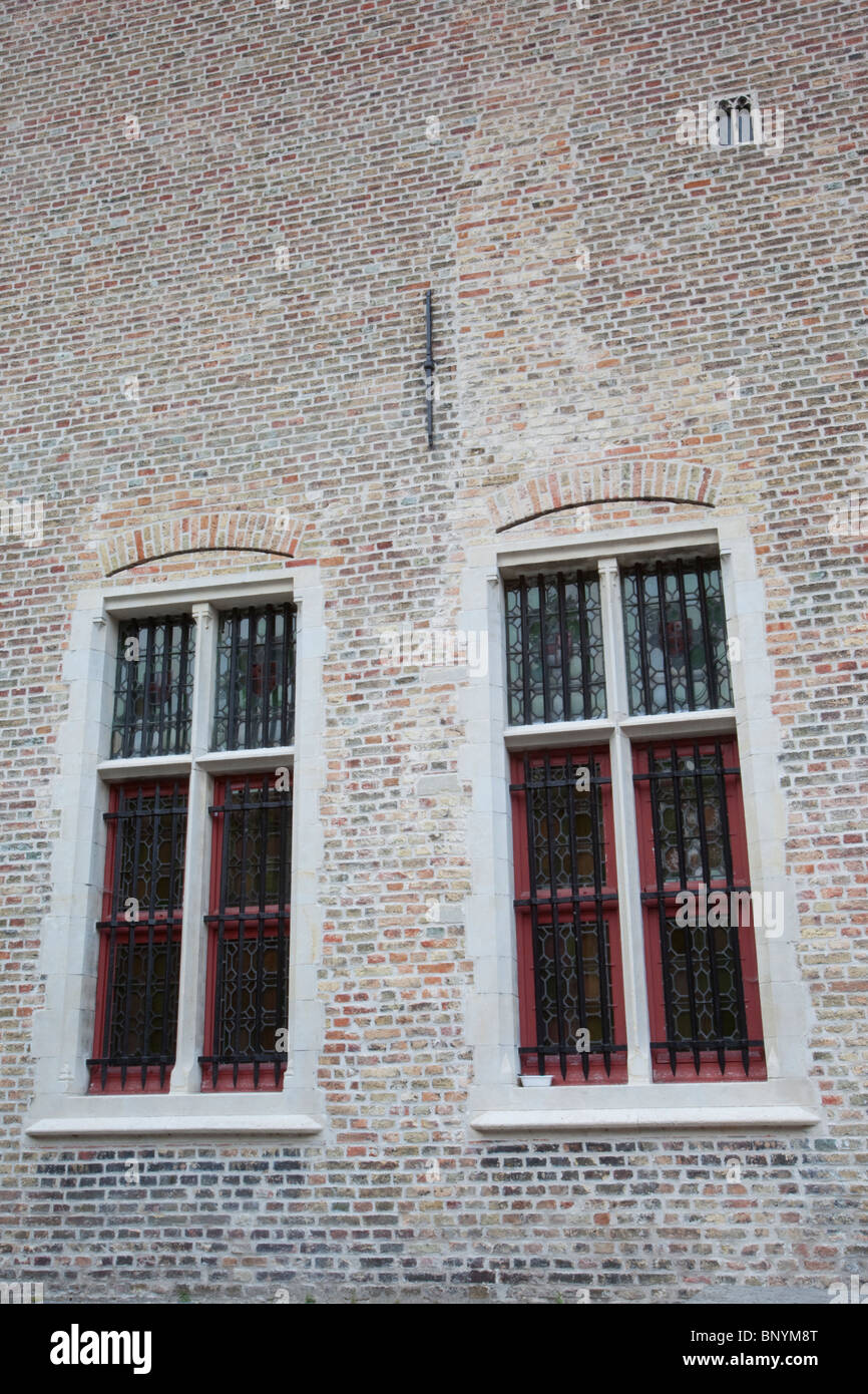 Ansicht des Brügger kleinste gotisches Fenster, befindet sich im historischen Zentrum von Brügge in der Nähe der Bonaficius-Brücke. Stockfoto