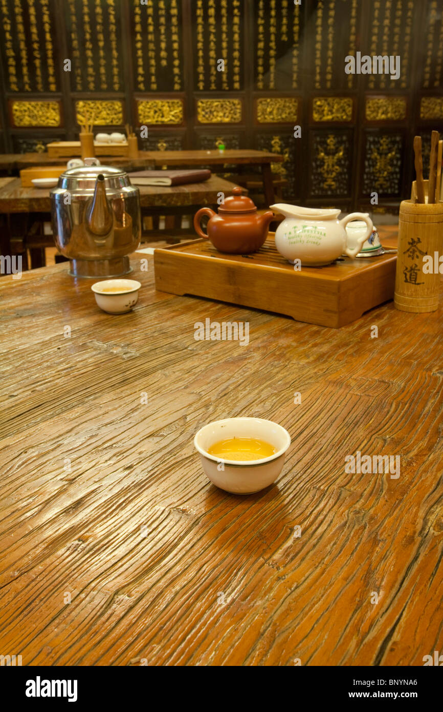 Traditioneller Teetasse serviert in einem Peranakan-Teehaus in der chinesischen Siedlung von Malacca Stadt, Malaysia. Stockfoto