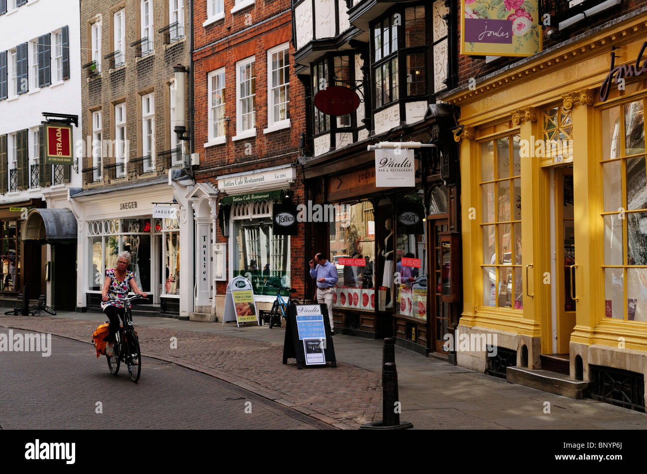 Geschäfte in Trinity Street, Cambridge, England, Vereinigtes Königreich Stockfoto