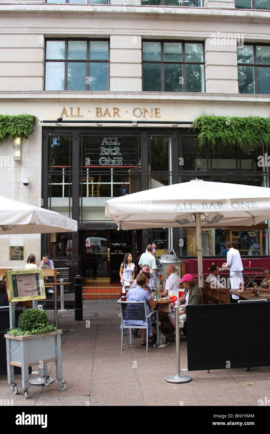 All Bar One Café-Bar & Restaurant, Leicester Square, London, England, Vereinigtes Königreich Stockfoto