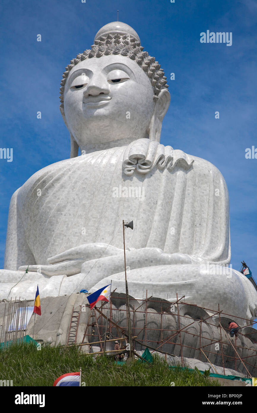 Phuket Big Buddha (Phra Puttamingmongkol Akenakkiri Buddha) zwischen Chalong und Kata, Phuket, Thailand Stockfoto