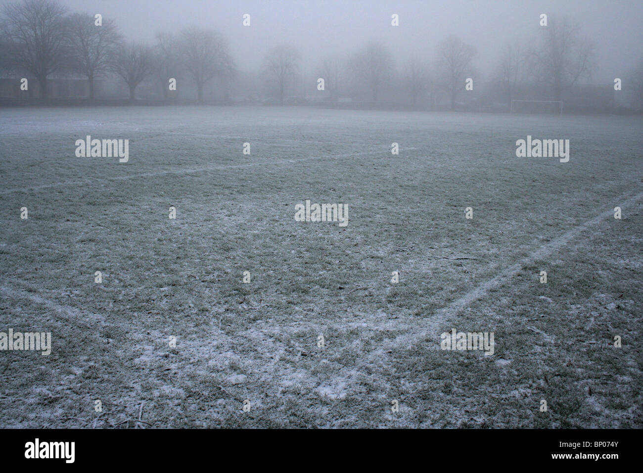 Gefrorenen Fussballplatz, Witney, Oxfordshire, Vereinigtes Königreich Stockfoto