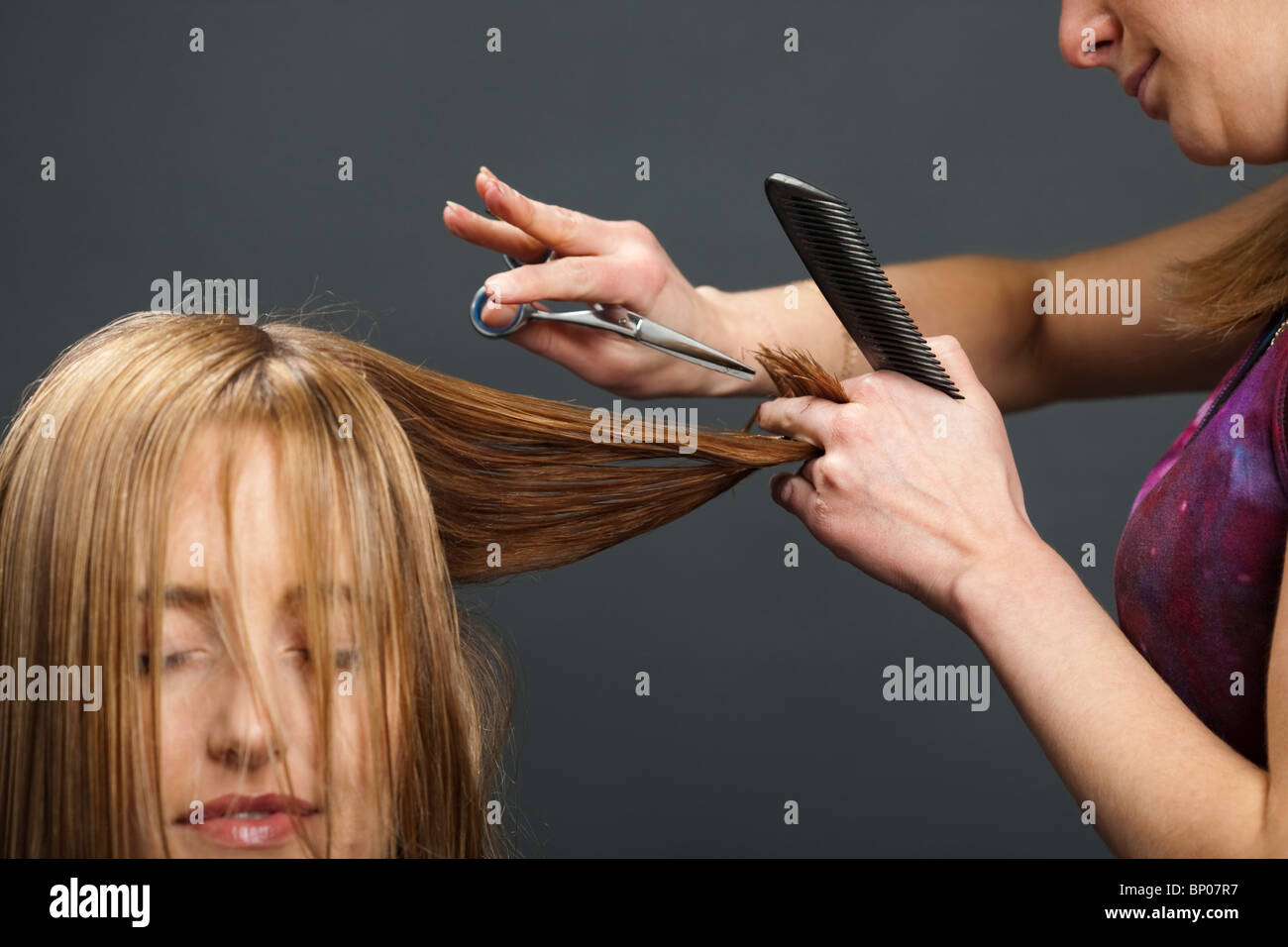 Studio Foto Friseur schneiden Kunden Haar Stockfoto