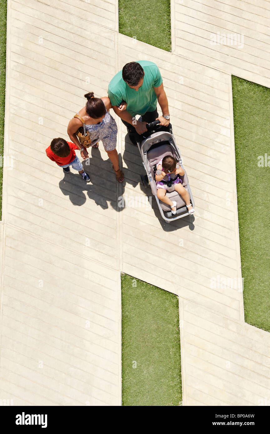 Familie in der Stadt zu Fuß Stockfoto