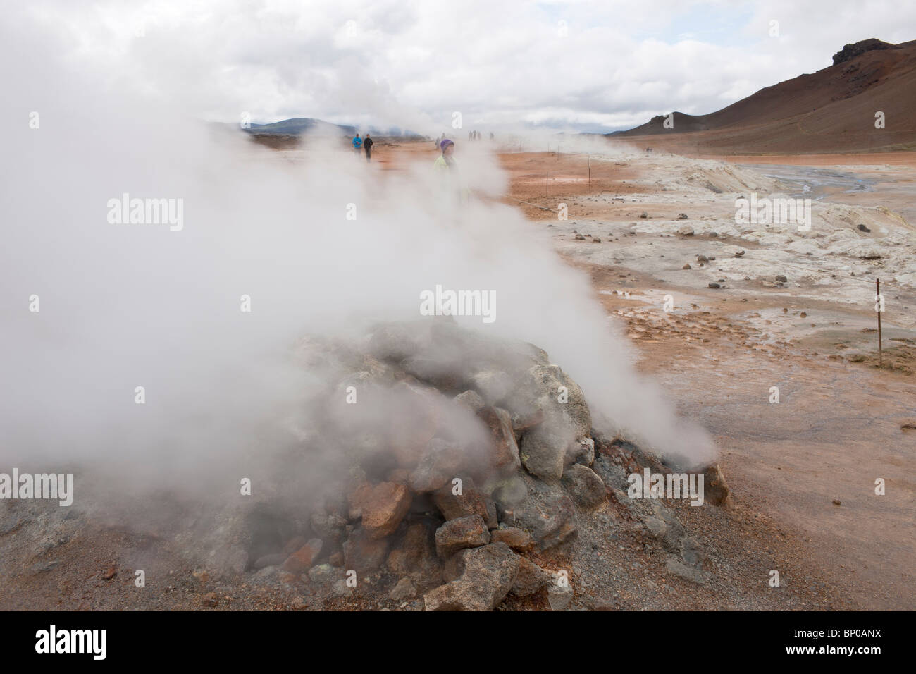 Hotspring Umbebung Namaskard, Nordosten von Island, geothermische Geysire- Stockfoto