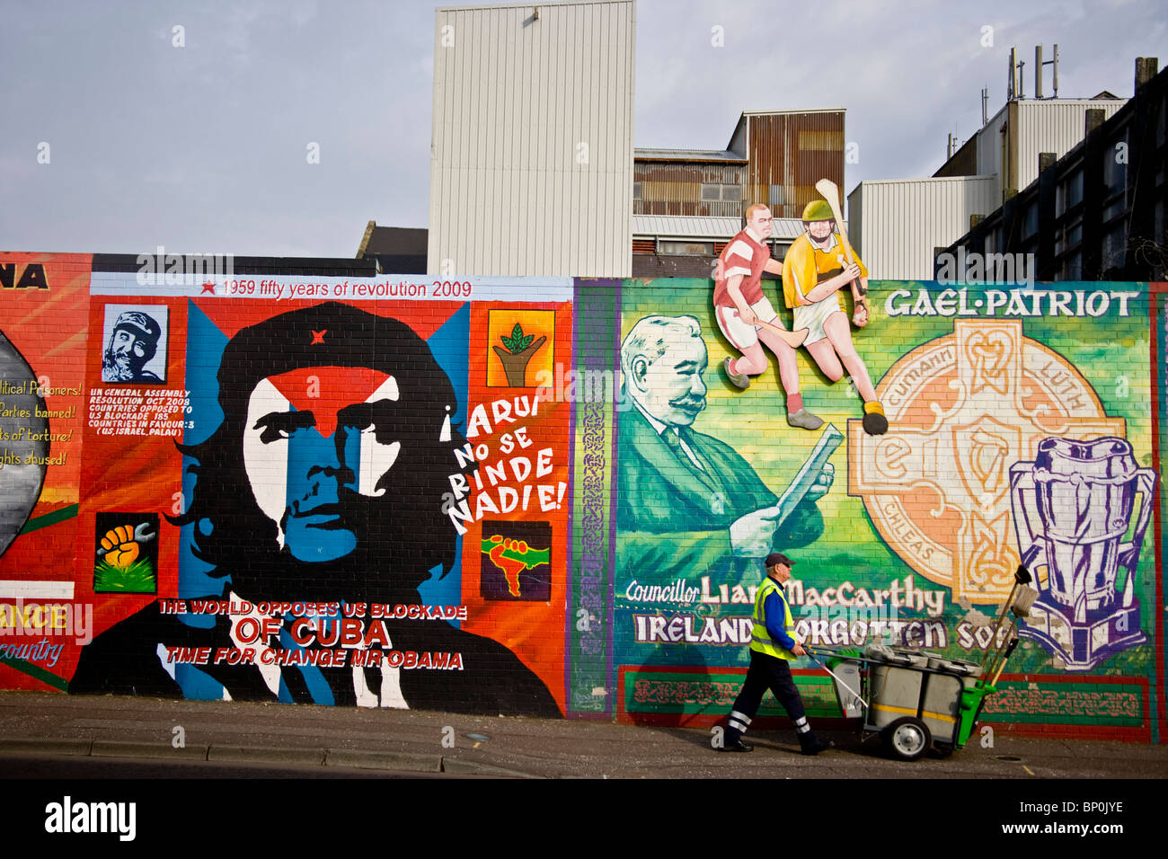 Republikanische Wandbilder entlang der Falls Road, West Belfast, Belfast, Nord Irland, UK. Stockfoto