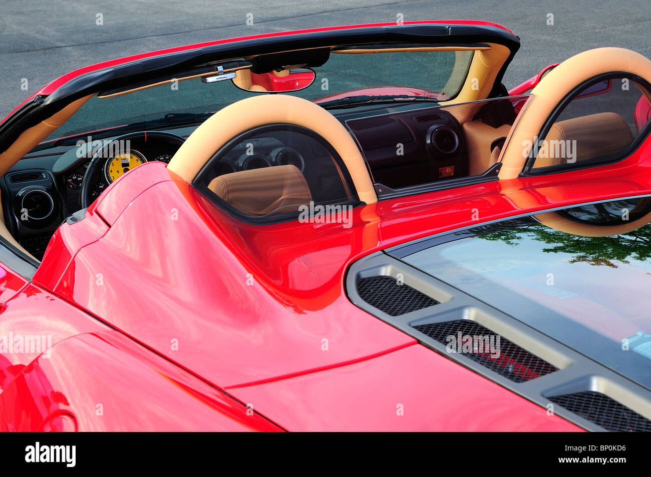 Roter Ferrari 360 Spider Stockfoto