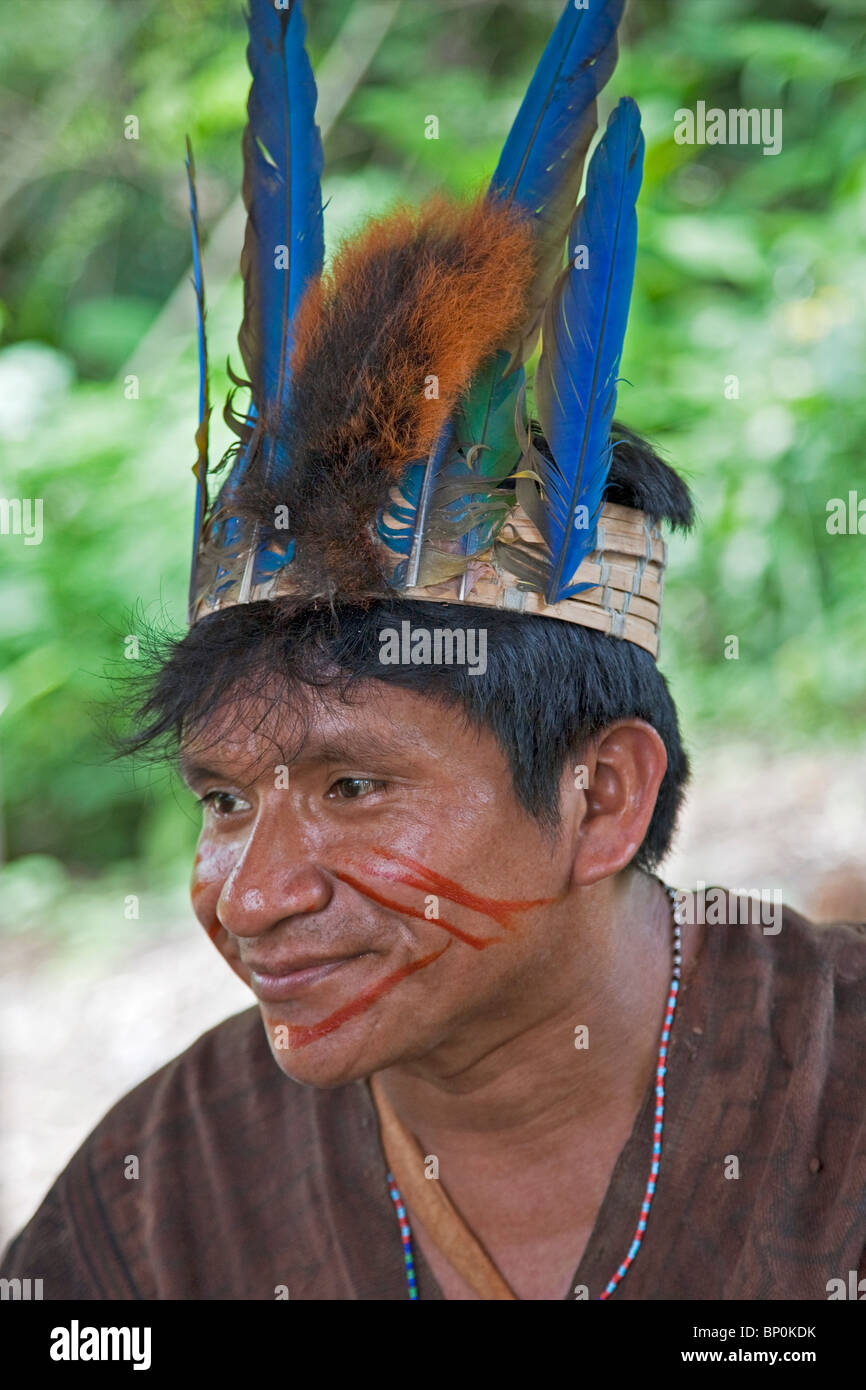 Peru. Ein Matsigenka Mann tragen Kleider aus homespun Tuch. Der kleine Matsigenka Indianerstamm bewohnen die oberen Amazonas. Stockfoto