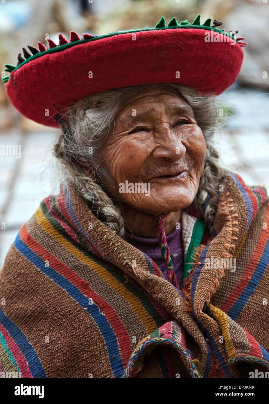 Peru, eine alte einheimische indische Dame in Cusco. Stockfoto