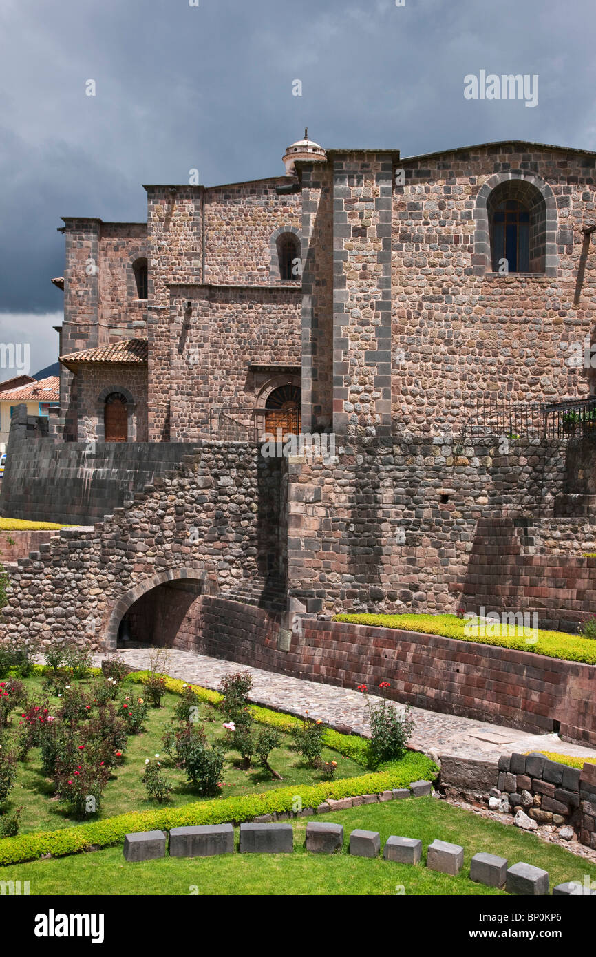 Peru, der Kirche und der dominikanischen Kloster von Santo Domingo auf Ruinen möglicherweise die reichsten C15th Inka-Tempel, Qorikancha gebaut. Stockfoto