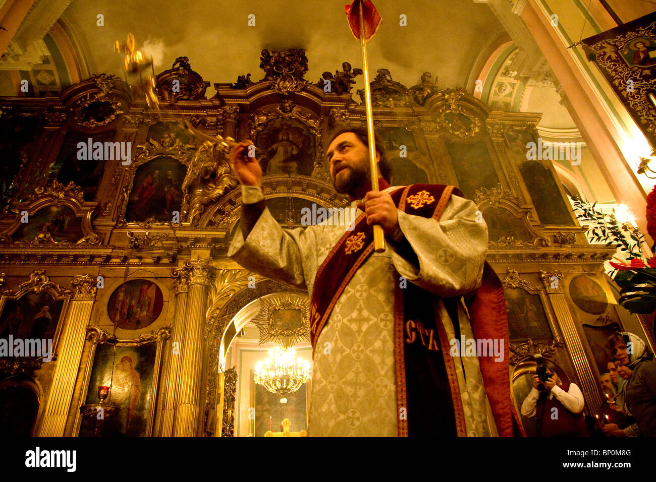 Rußland; St. Petersburg; Während der russisch-orthodoxe Osterfest Zeremonie zu Vladimirsky Kathedrale. Stockfoto