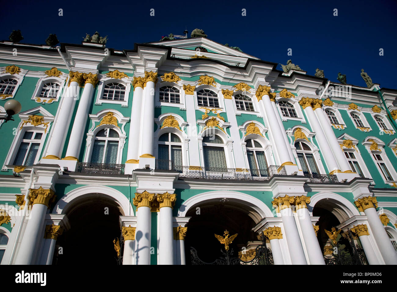 Russland, St. Petersburg; Das State Hermitage Museum, entworfen von Bartolomeo Rastrelli Stockfoto