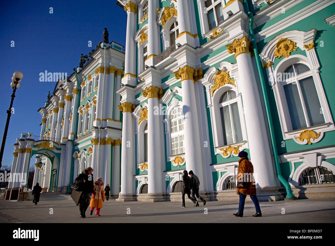Russland, St. Petersburg; Das State Hermitage Museum, entworfen von Bartolomeo Rastrelli Stockfoto