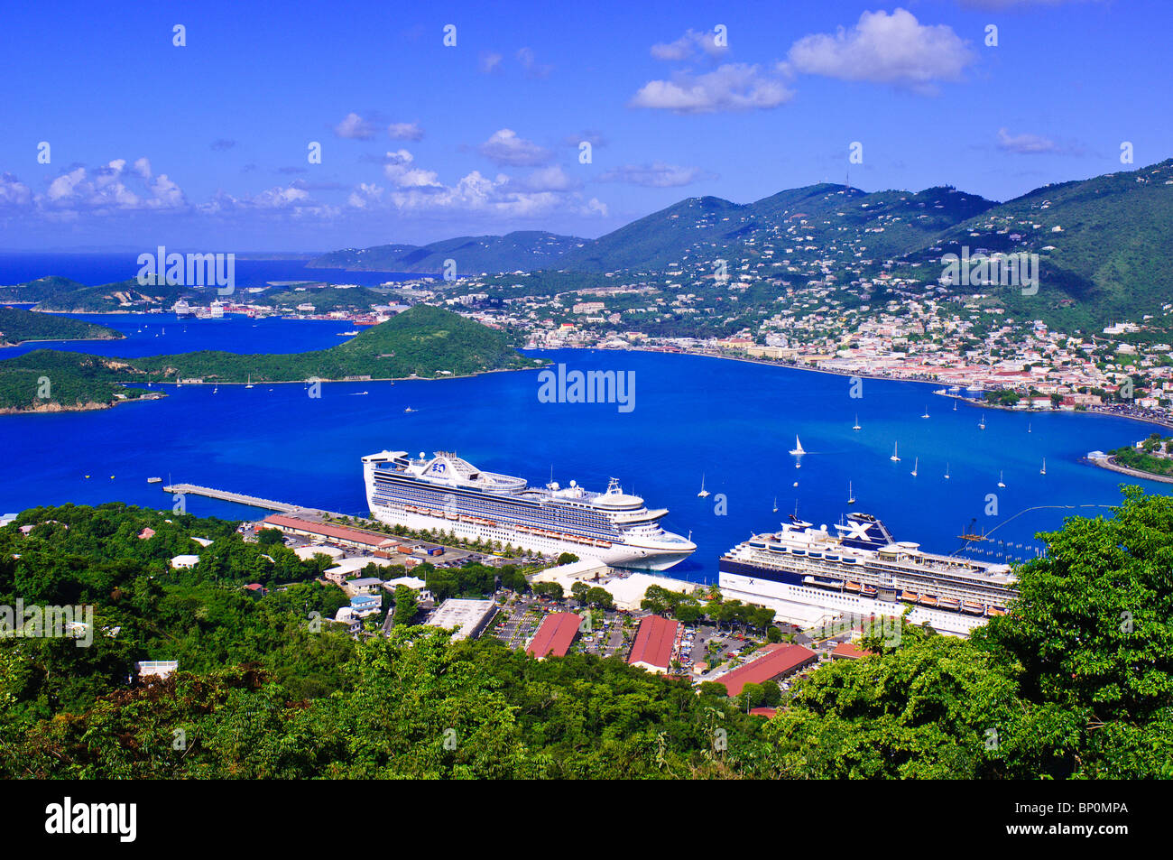 Kreuzfahrtschiffe in Charlotte Amalie St. Thomas US Virgin Islands, Karibik. Stockfoto