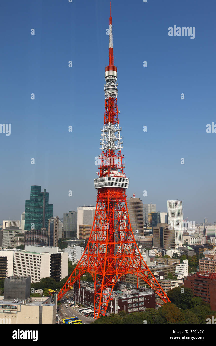 Tokyo Tower, wolkenlosen Tag mit blauem Himmel Stockfoto