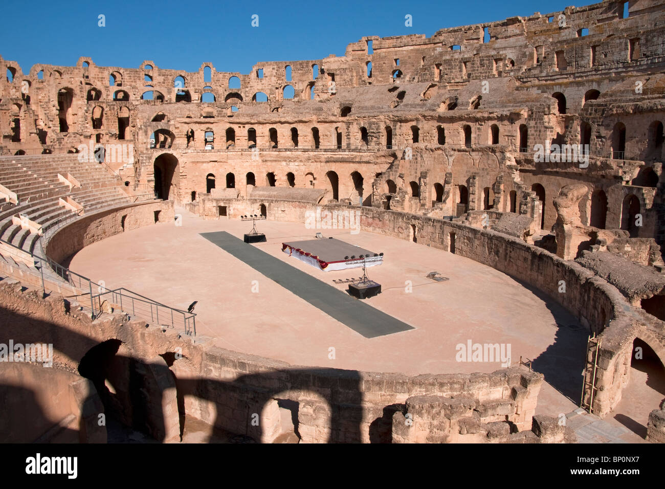 Römische Amphitheater El Djem oder Thysdrus mit Bühne für Konzerte Stockfoto