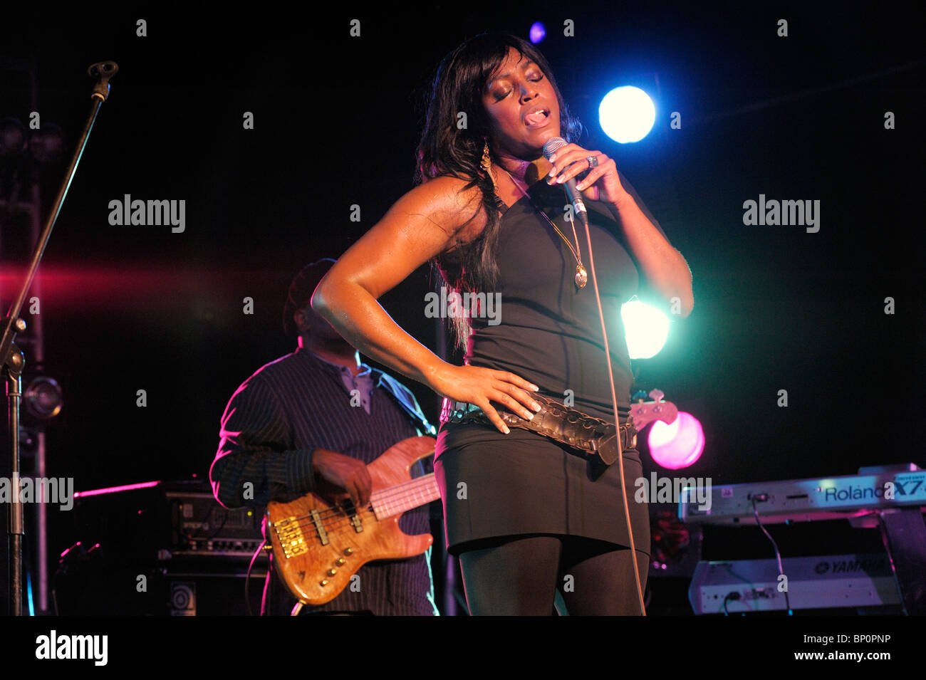 Glimmer Paris, englische Soulsängerin Blues im Festzelt Hauptbühne durchführen. Maryport Blues Festival, 2010. Cumbria, England Stockfoto