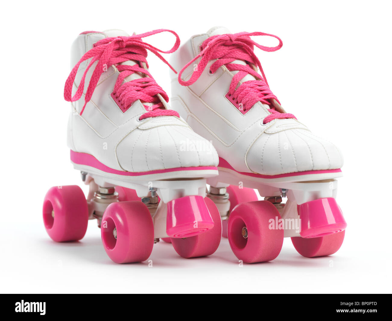 Weiß mit rosa klassische Roller Girl Derby Skates isoliert auf weißem Hintergrund Stockfoto