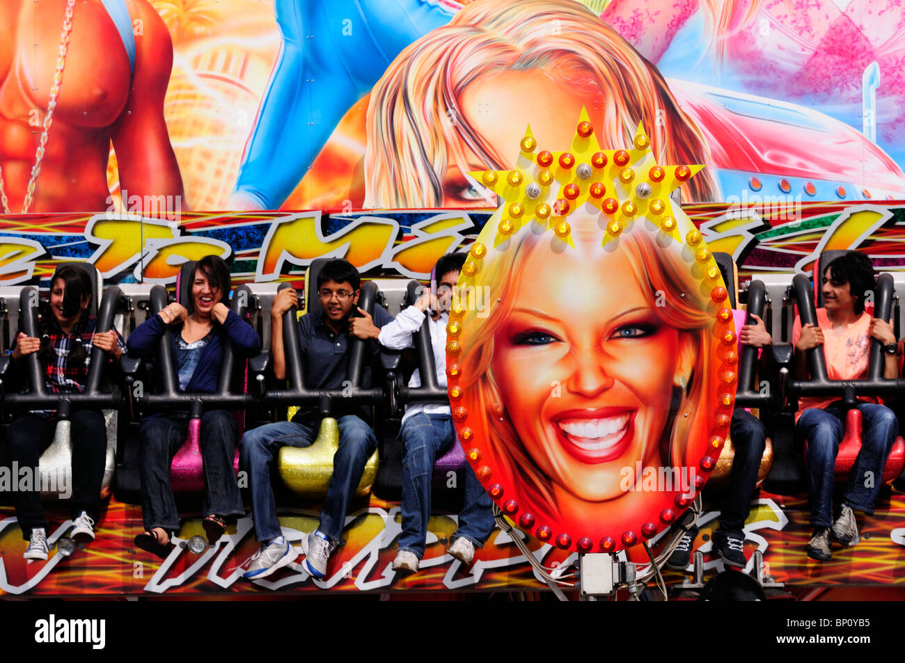 Messegelände fahren in London Mela, Gunnersbury Park, London, England, UK Stockfoto