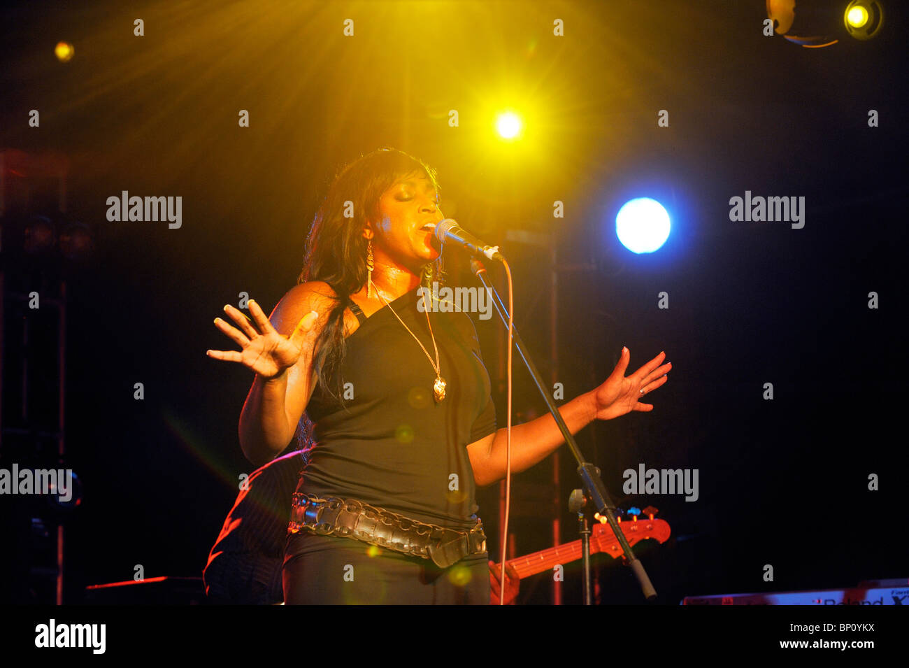 Glimmer Paris, englische Soulsängerin Blues im Festzelt Hauptbühne durchführen. Maryport Blues Festival, 2010. Cumbria, England Stockfoto