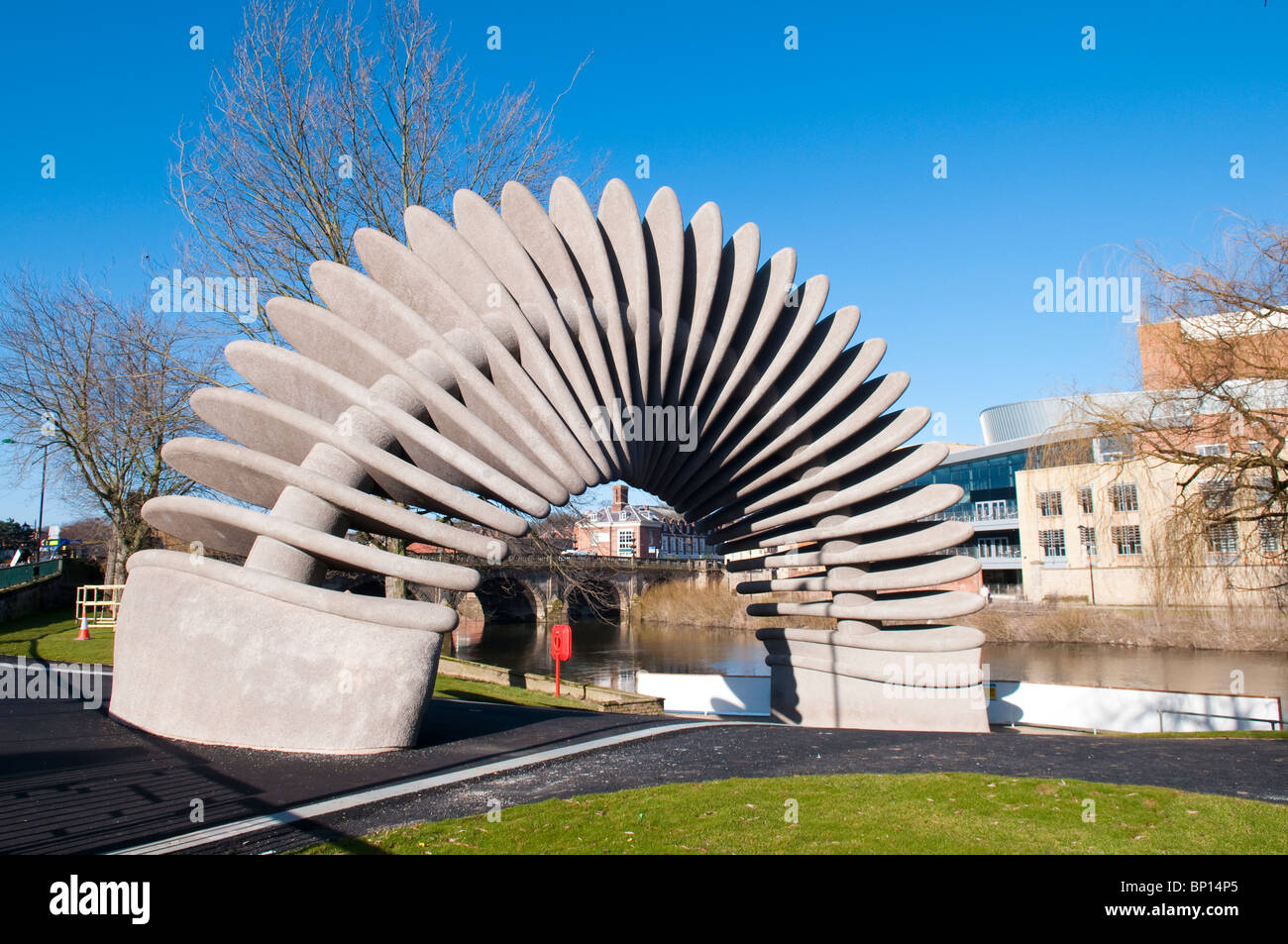 Charles Darwin Quantensprung Skulptur und Theatre Severn, Shrewsbury, Shropshire, UK Stockfoto