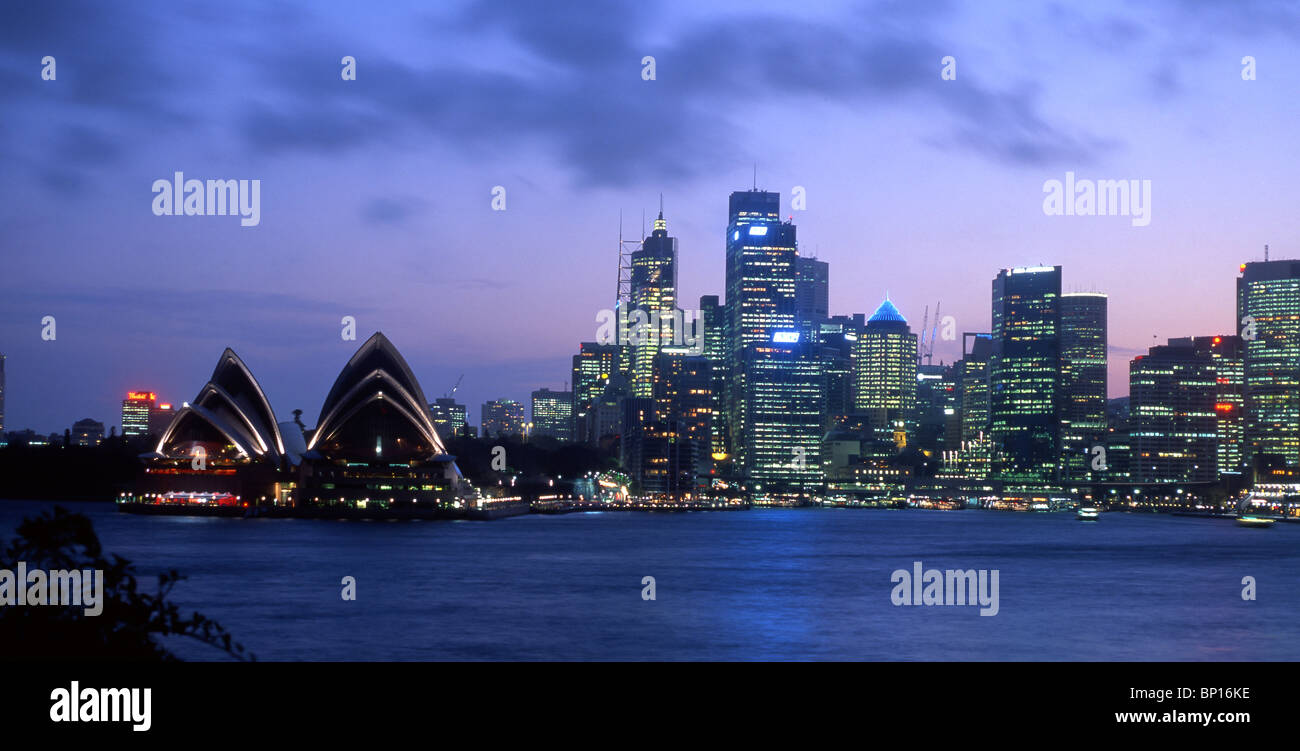 Sydney Opera House und CBD (Central Business District) Skyline bei Nacht aus Kirribilli Sydney New South Wales (NSW) Australien Stockfoto