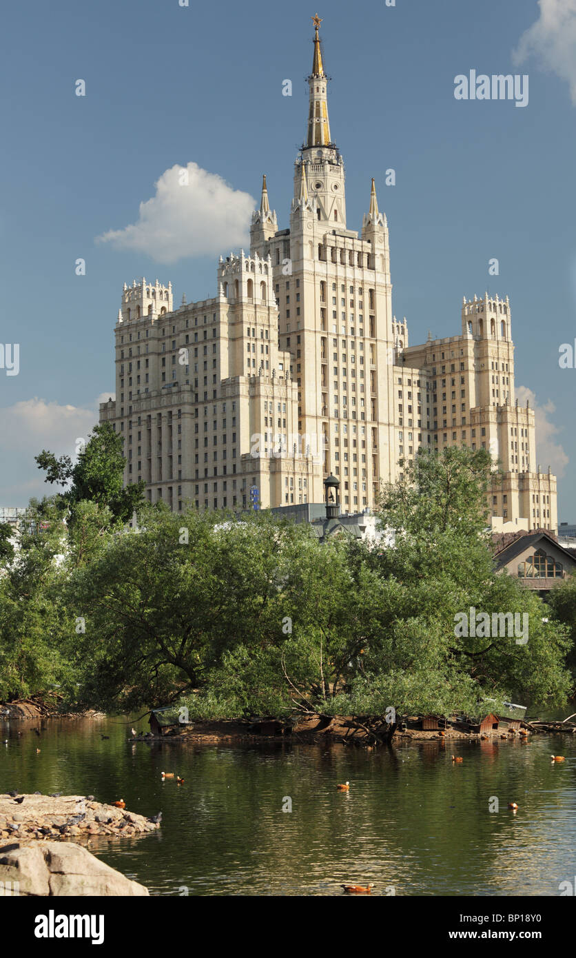 Kudrinskaya Square Building in Moskau, Russland. Blick vom Moskauer zoo Stockfoto