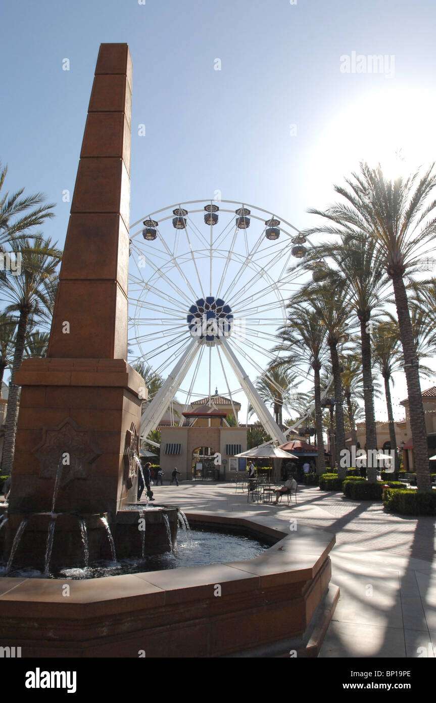 Riesenrad in Irvine Spectrum Shopping Center in Irvine, Kalifornien. Stockfoto