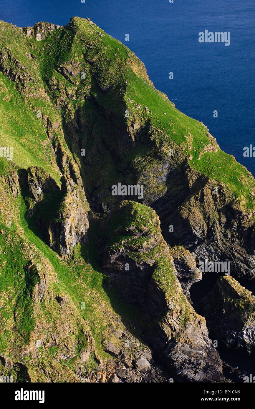 Zerklüftete Küstenlandschaft auf der Insel Runde in der herøy Kommune, Østfold, atlantischen Westküste von Norwegen. Stockfoto