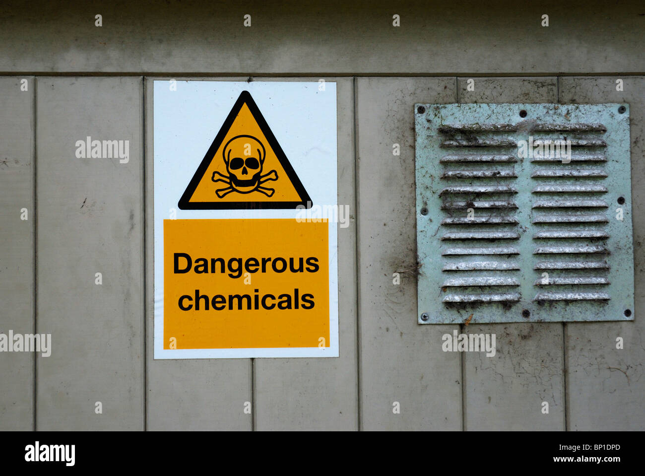Gefährliche Chemikalien selbstklebende Zeichen Stockfoto