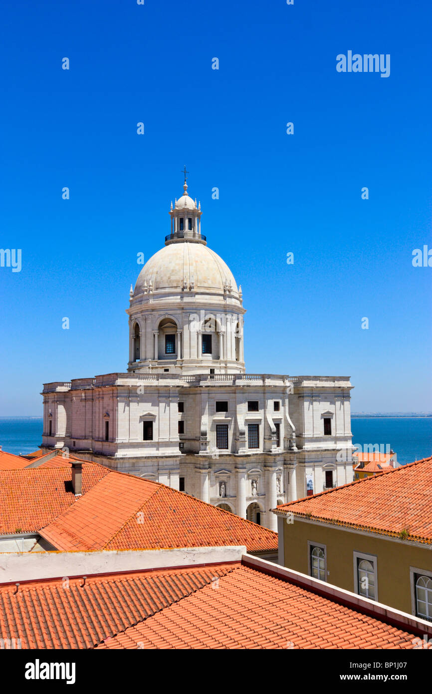 Panteao Nacional und die Dächer der Alfama, Lissabon, Portugal Stockfoto