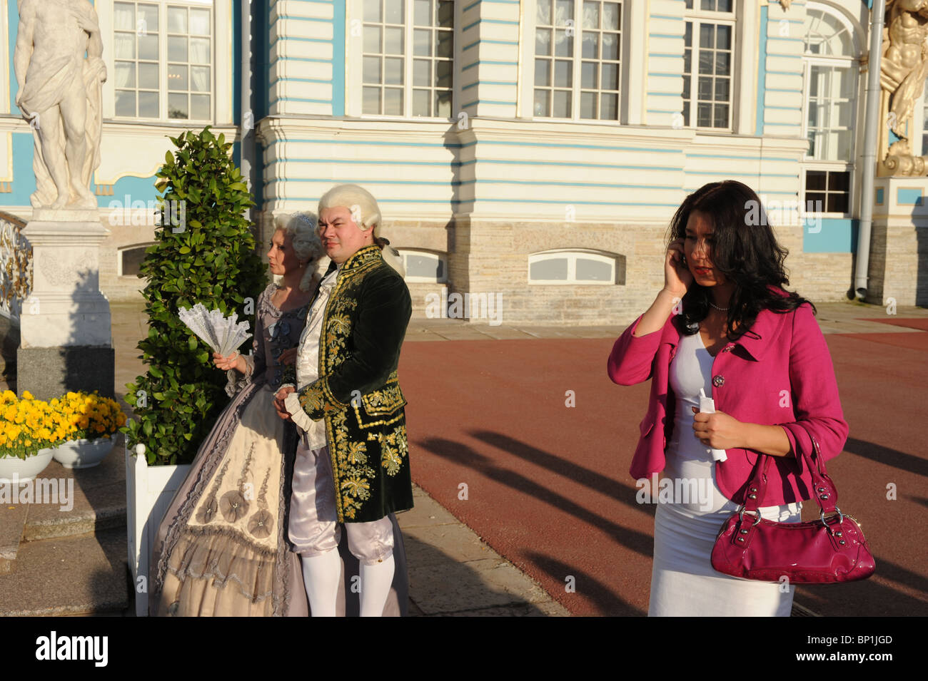 Ein paar in historischen Kostümen, Sankt Petersburg, Russland Stockfoto