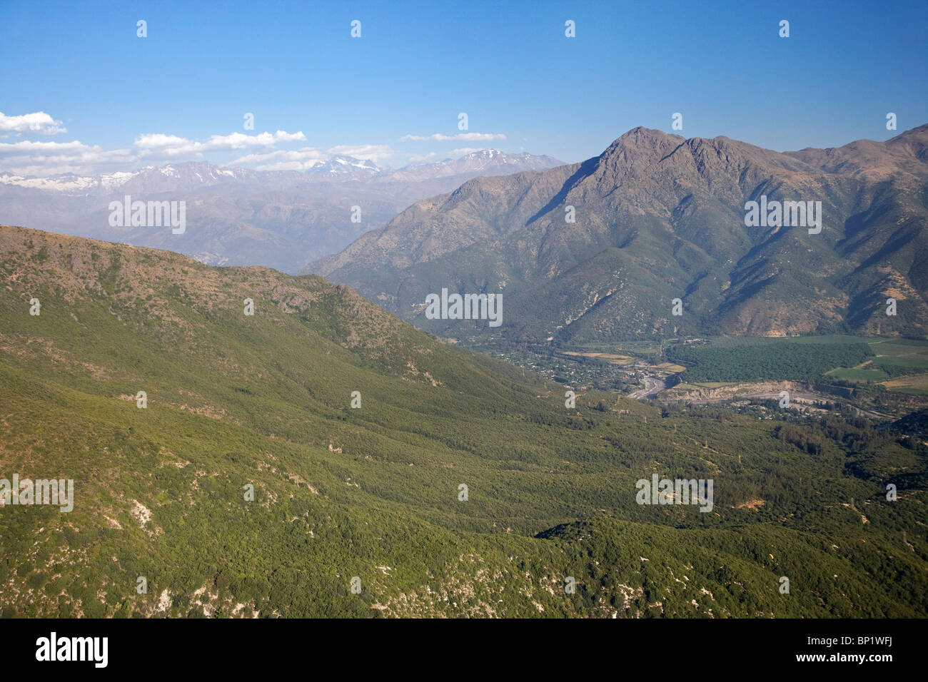 Maipo Valley und Anden, in der Nähe von Santiago, Chile, Südamerika - Antenne Stockfoto