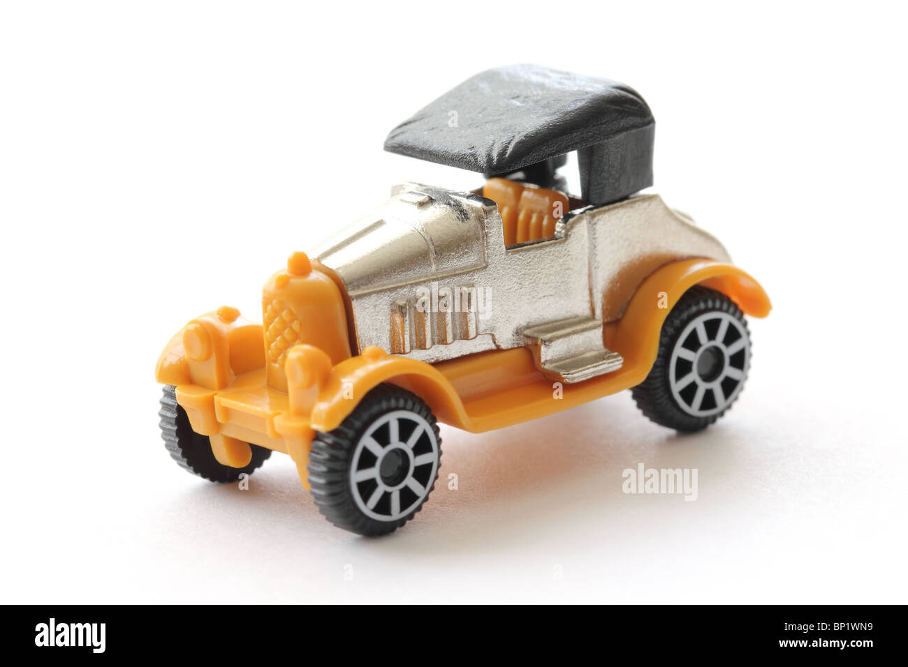 Nahaufnahme Foto von einer ein-Zoll-orange und Silber Spielzeugauto isoliert auf einem weißen Hintergrund. Stockfoto
