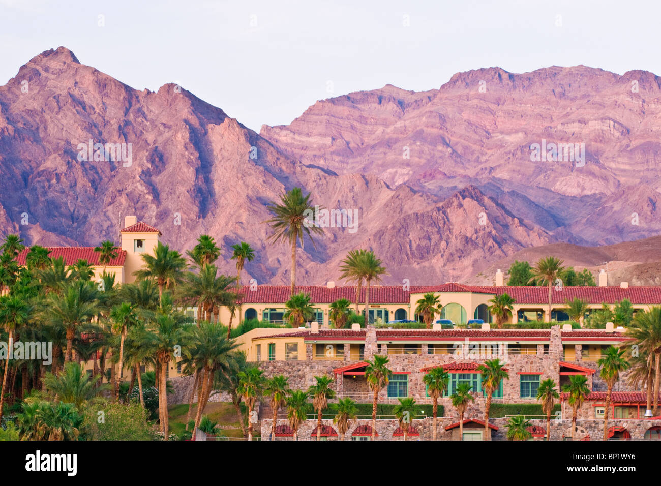 Furnace Creek Inn in der Dämmerung, Death Valley National Park. California Stockfoto