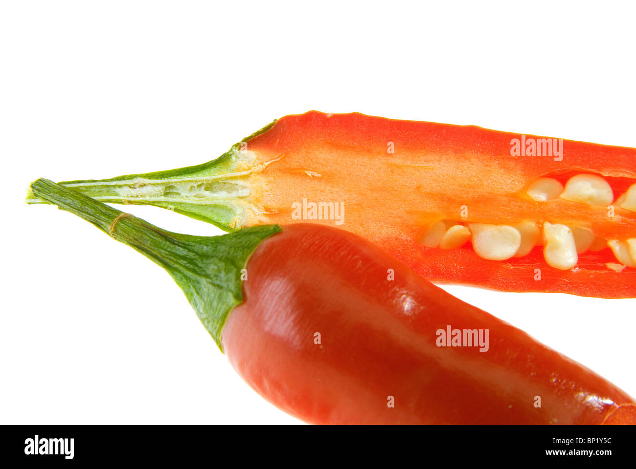 Die rote Chilischote schneiden w Vorderteil Stockfoto