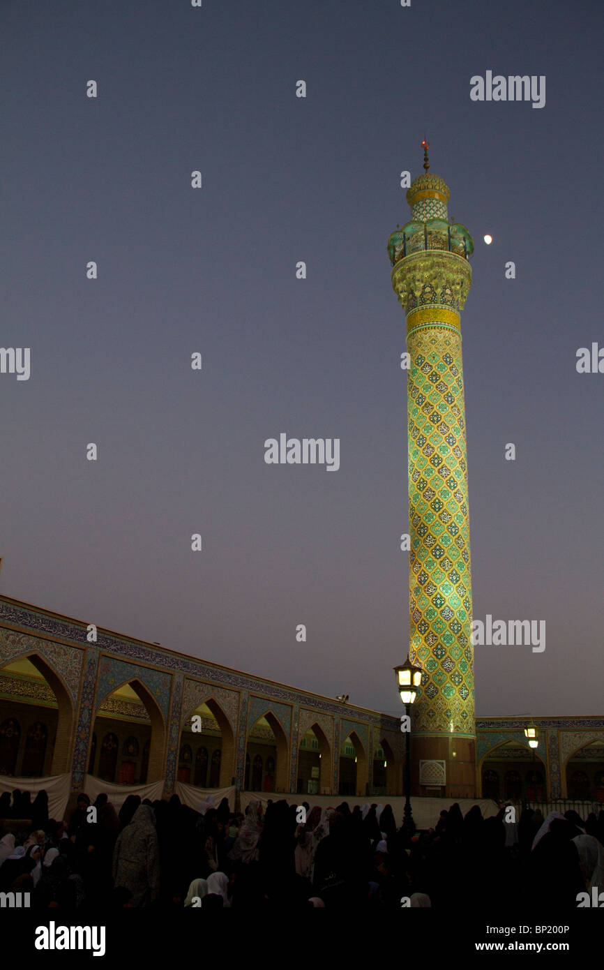 Das Minarett im Bereich Womens Syriens prächtigste Moschee, Sayyida Zainab wo viele iranische Pilger zum Gottesdienst kommen Stockfoto
